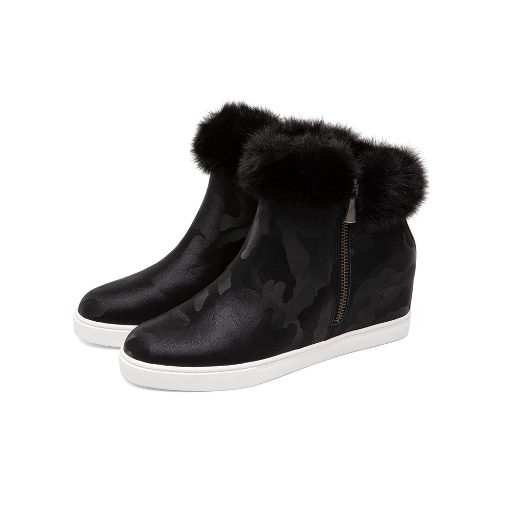 Linea Paola FLOSSIE | Faux Fur Cuff Wedge Ankle Booties Black Camo